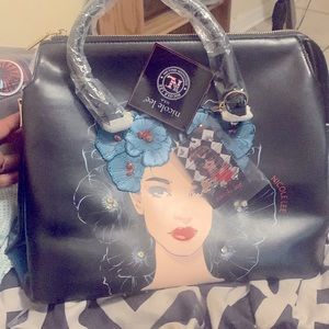 NICOLE LEE BLACK MEDIUM SIZE PURSE